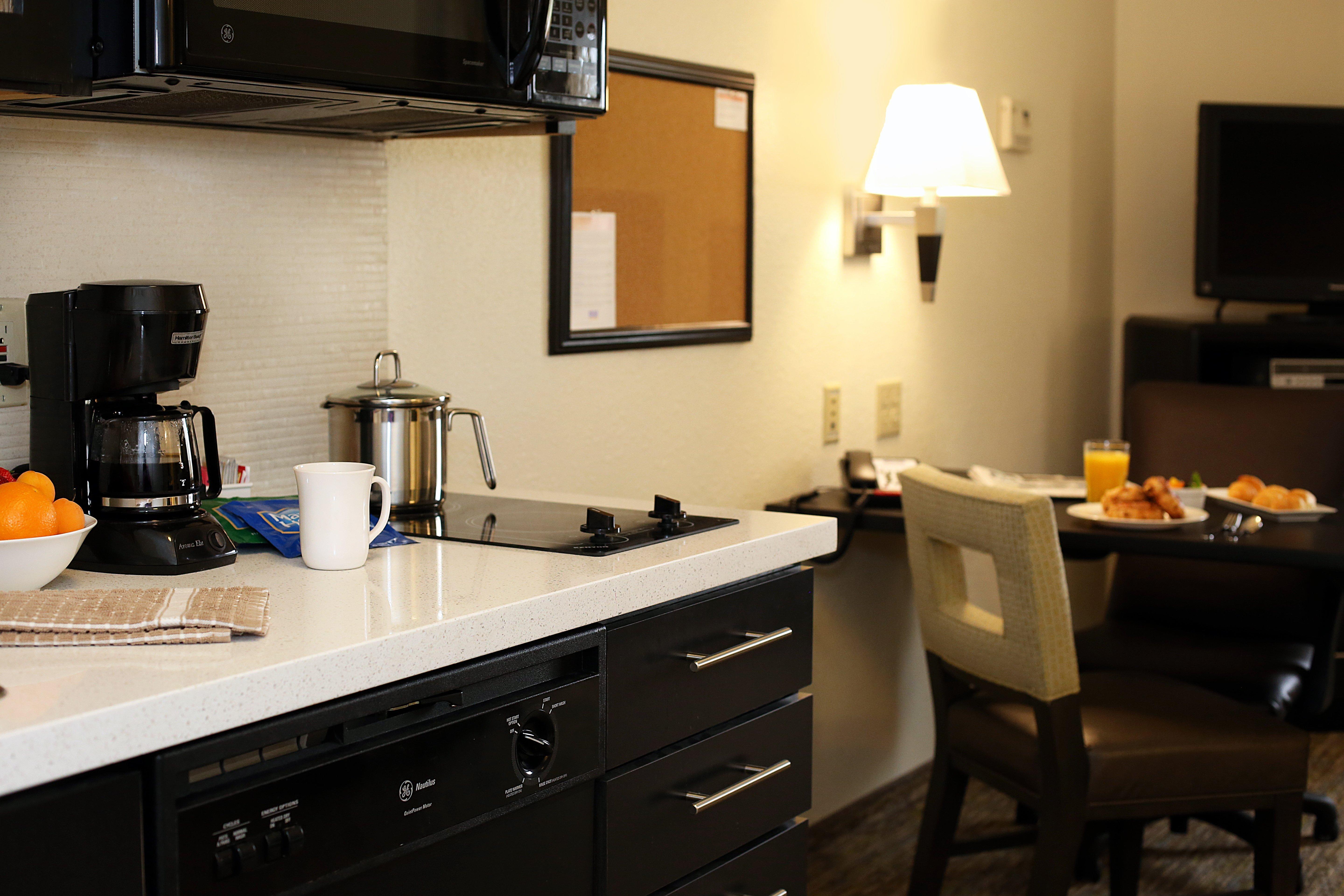 Candlewood Suites East Lansing By Ihg Экстерьер фото